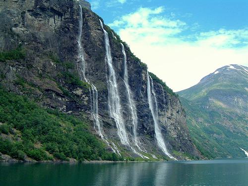Seven_Sisters_Waterfall.jpg