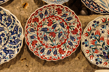 30045852-brightly-colored-porcelain-bowls-from-pottery-factory-in-avanos-cappadocia--turkey.jpg