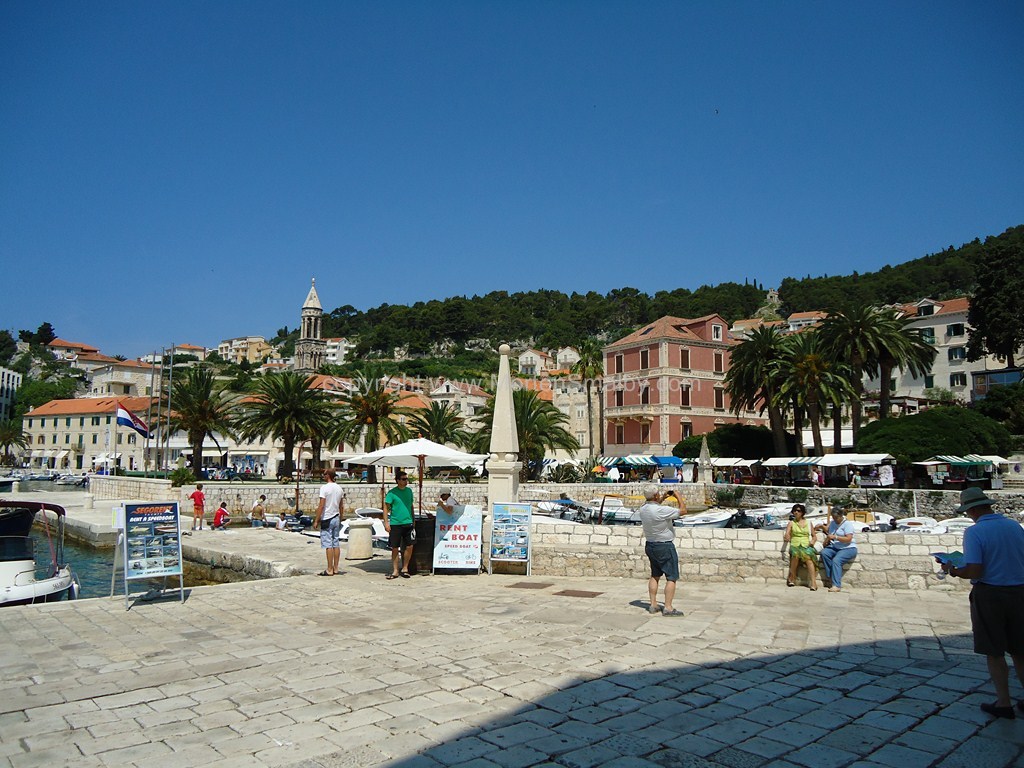Hvar-Shopping-area.jpg