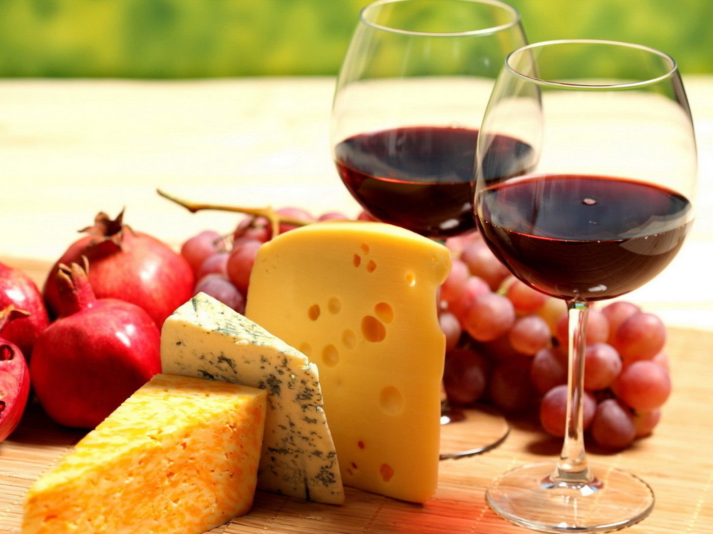 Food_Differring_meal_Berries__cheese__wine_032910_.jpg