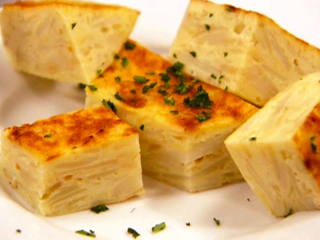 RT0202_tortilla-espanola-spanish-omelet_s4x3.jpg
